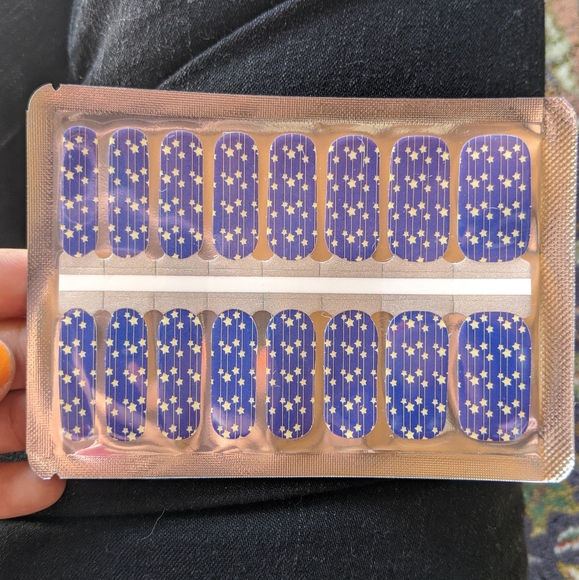 5 for $15 Nail Wraps- Stars on a String - Picture 2 of 4